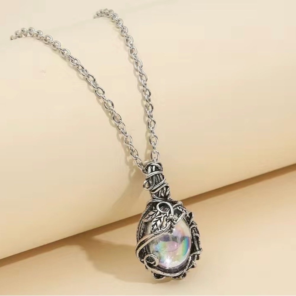 Beautiful Vintage style necklace.